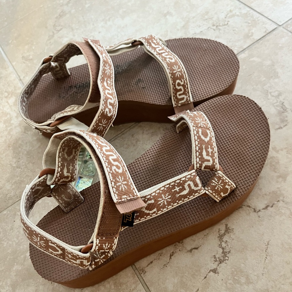 Teva Sandals used size 9